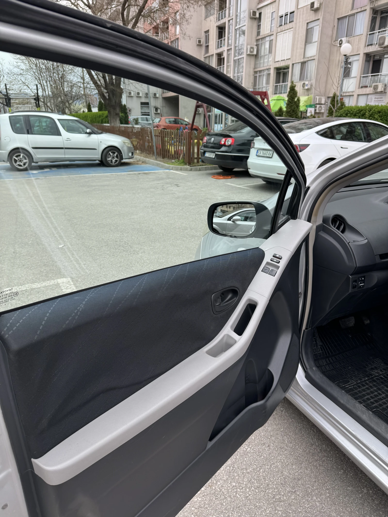 Toyota Yaris  - изображение 10