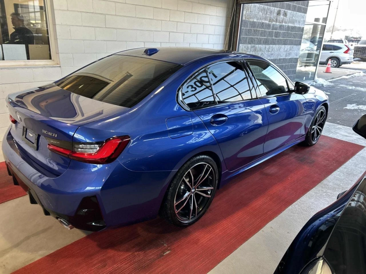 BMW 330 M-pkg* Shadow* Harman/Kardon* Подгрев* Пано* Ambie - изображение 3