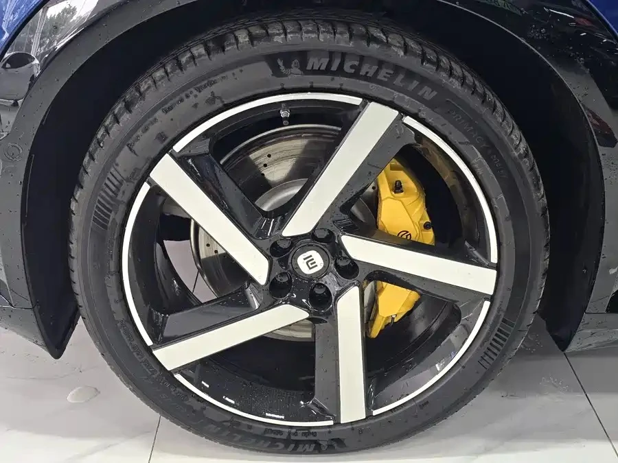 Xiaomi YU7 Max 101.7 kWh, снимка 7 - Автомобили и джипове - 53887693