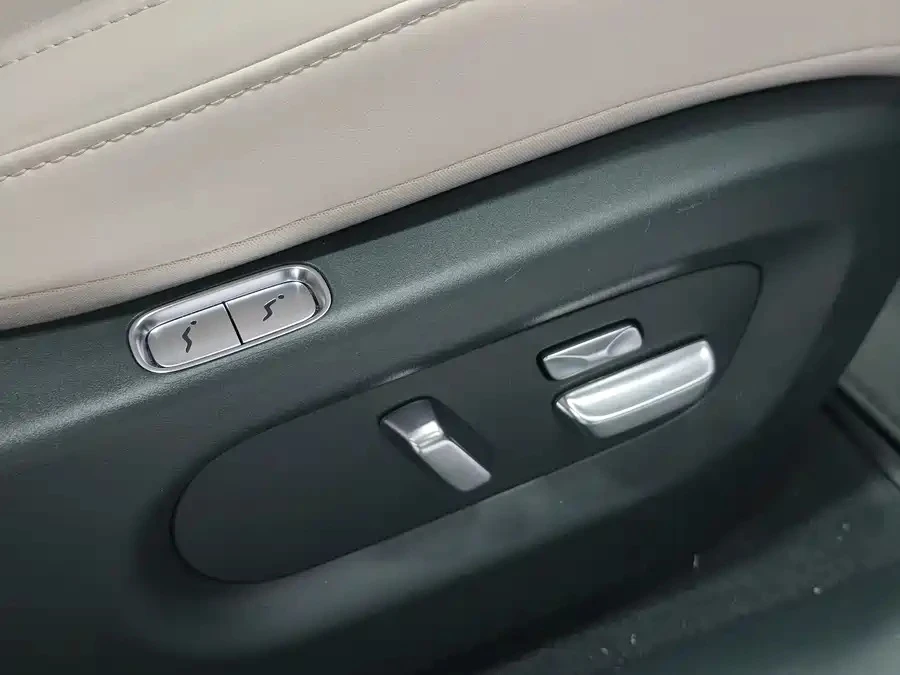 Xiaomi YU7 Max 101.7 kWh, снимка 9 - Автомобили и джипове - 53887693