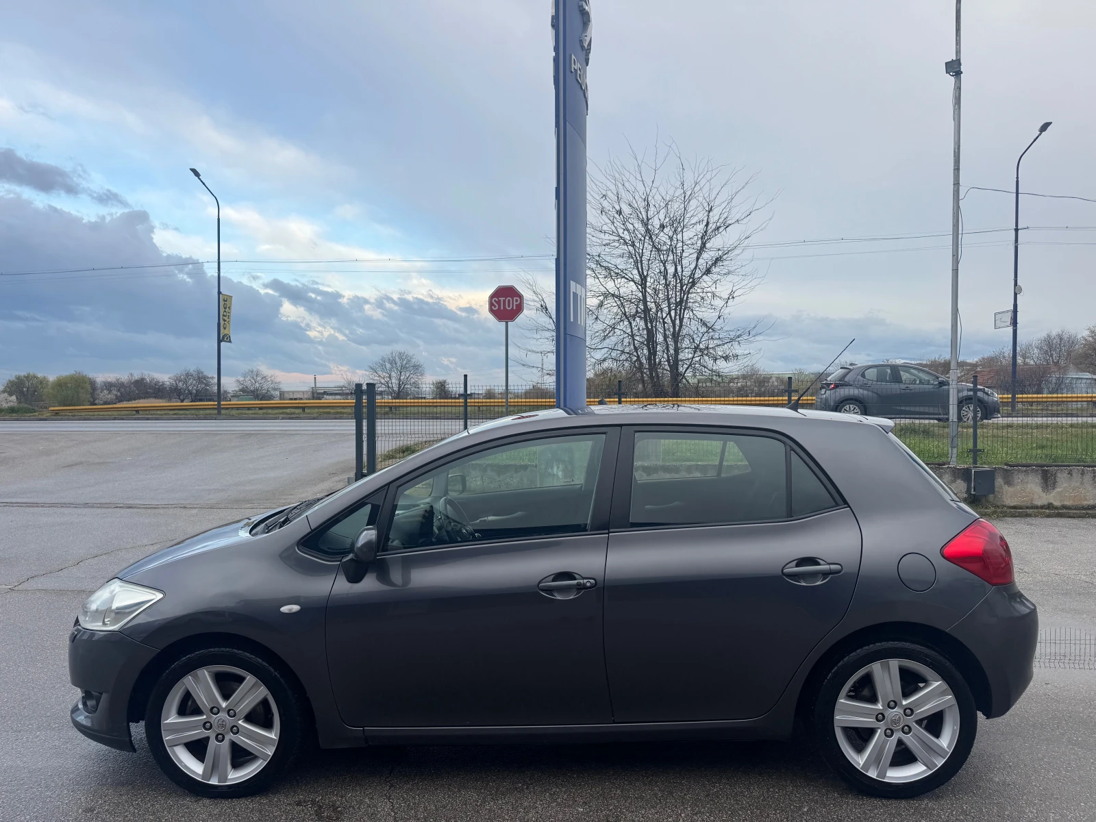 Toyota Auris 2.0D4D, снимка 2 - Автомобили и джипове - 54031019