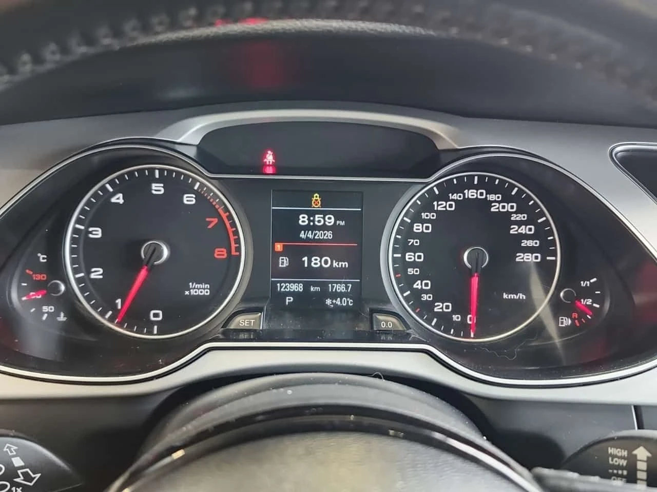 Audi A4 * PROGRESSIV PLUS * KEYLESS * ОТ ПРЕДСТАВИТЕЛСТВО, снимка 9 - Автомобили и джипове - 54252677