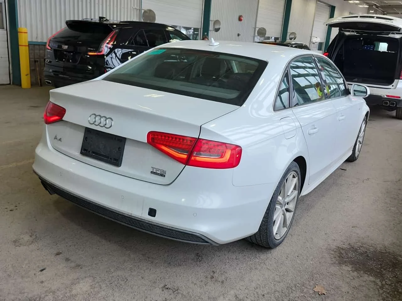 Audi A4 * PROGRESSIV PLUS * KEYLESS * ОТ ПРЕДСТАВИТЕЛСТВО, снимка 3 - Автомобили и джипове - 54252677