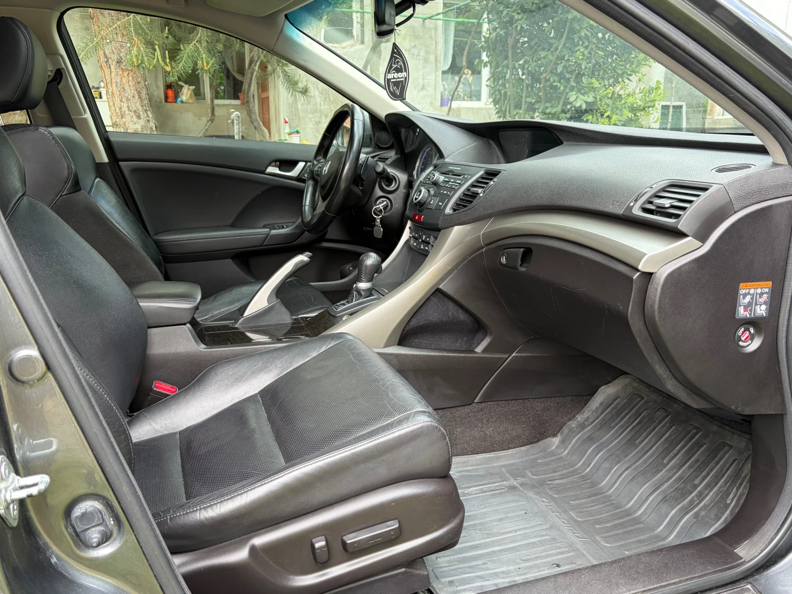 Honda Accord 2.4 i-VTEC, снимка 13 - Автомобили и джипове - 54584429