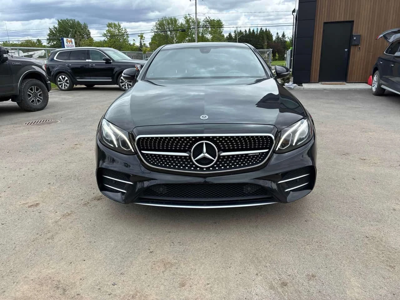 Mercedes-Benz E 43 AMG 4MATIC * АМБИЕНТНО ОСВЕТЛЕНИЕ* ПАНОРАМА* , снимка 2 - Автомобили и джипове - 54710449