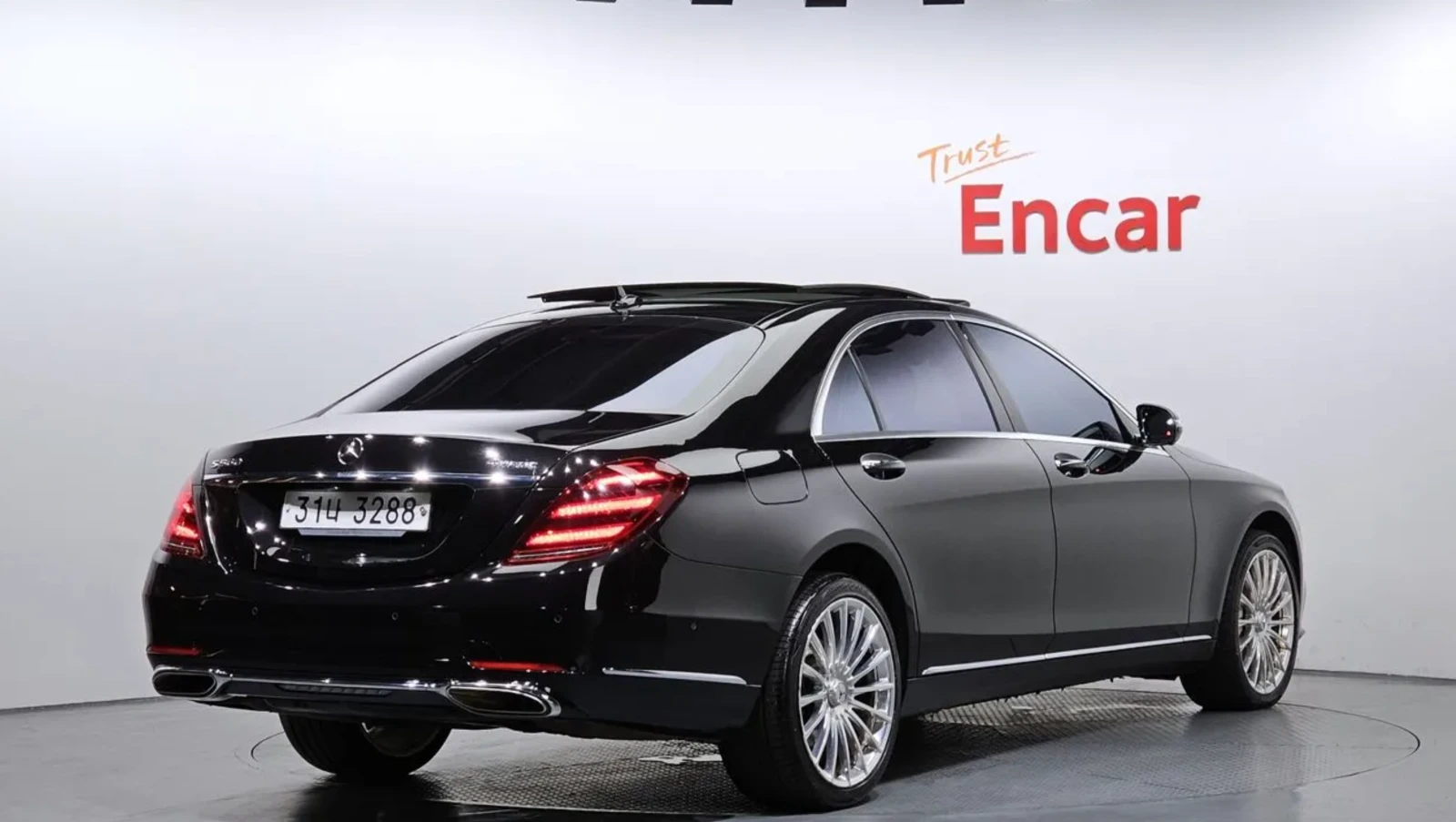 Mercedes-Benz S 560 BURMESTER / МАСАЖИ / DISTRONIC+ / 360 КАМЕРИ /ОБДУ, снимка 2 - Автомобили и джипове - 54740263