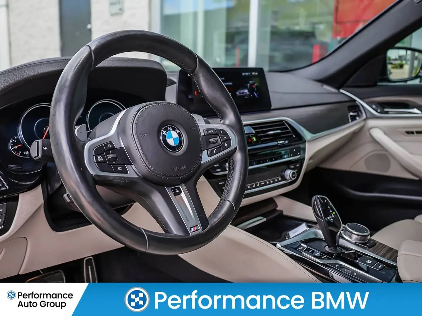 BMW 530E X-Drive* M-Pack* Обдухване* Масаж* 1 собственик , снимка 6 - Автомобили и джипове - 55188742
