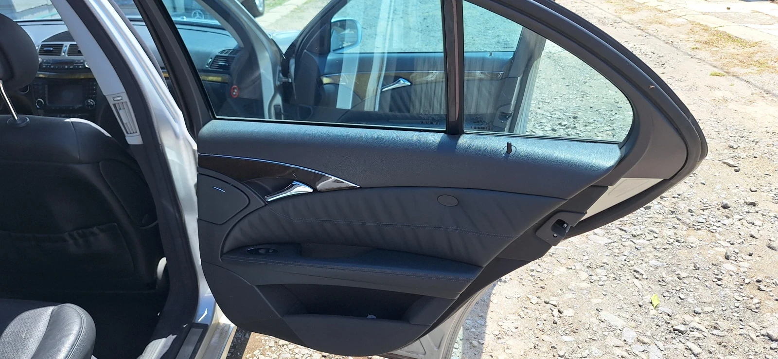Mercedes-Benz E 320, снимка 11 - Автомобили и джипове - 55294111