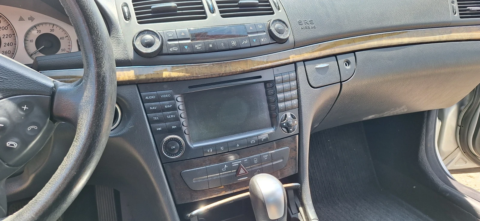 Mercedes-Benz E 320, снимка 7 - Автомобили и джипове - 55294111