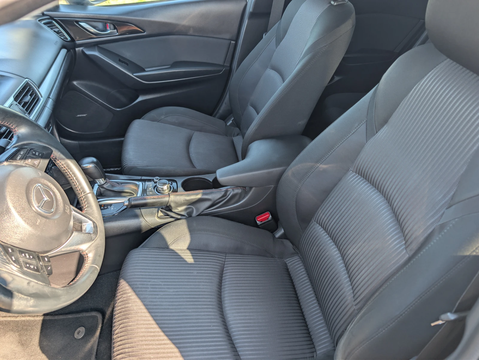 Mazda 3 2.0i Skyactive, снимка 14 - Автомобили и джипове - 55474787