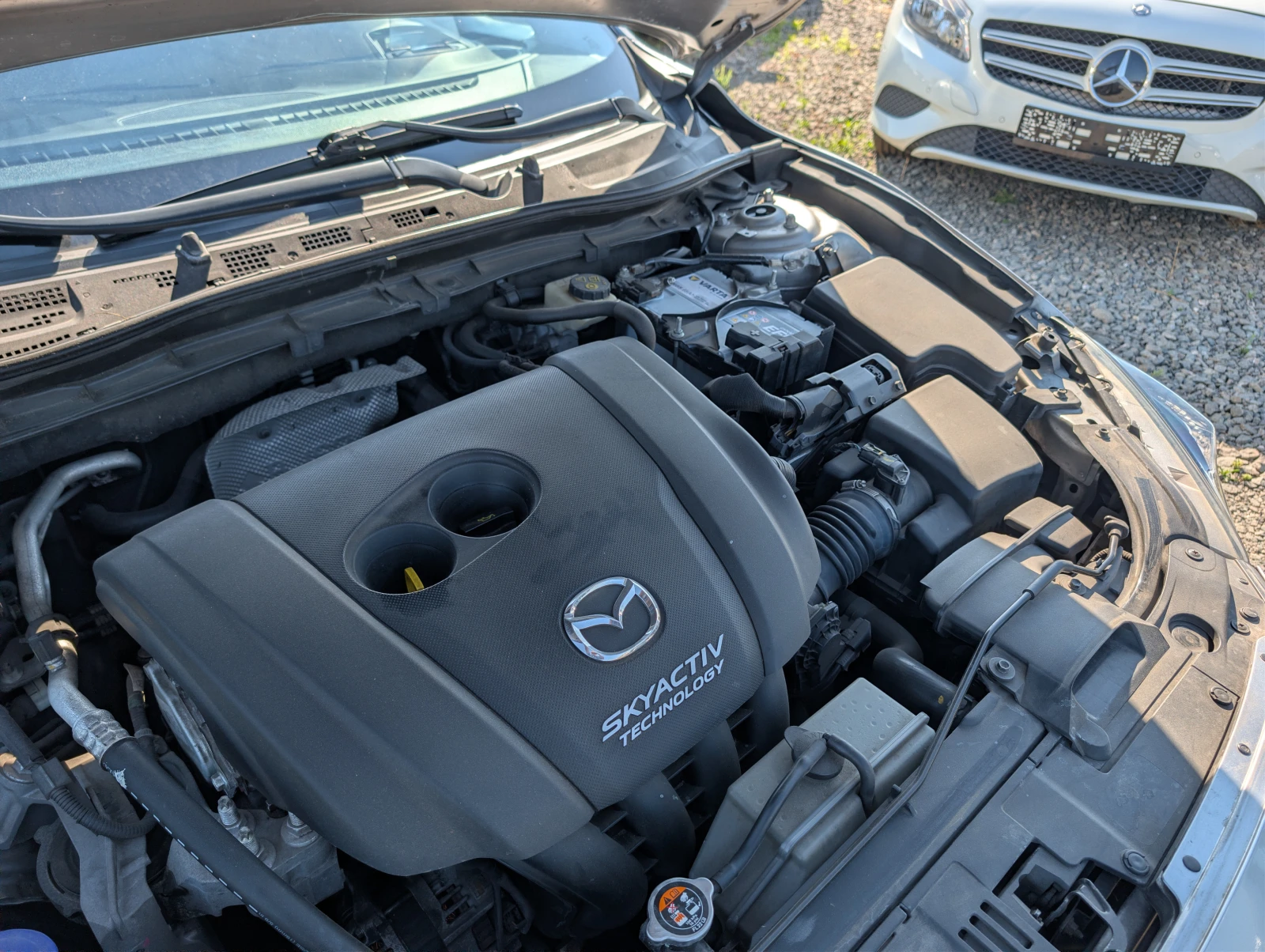 Mazda 3 2.0i Skyactive, снимка 16 - Автомобили и джипове - 55474787