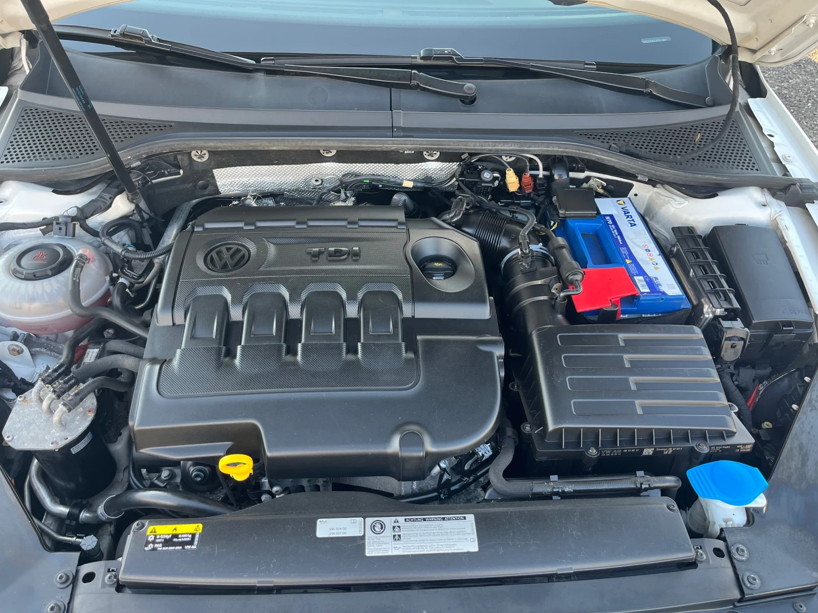 VW Passat 2.0TDI Business Keyless GO, снимка 17 - Автомобили и джипове - 55843698