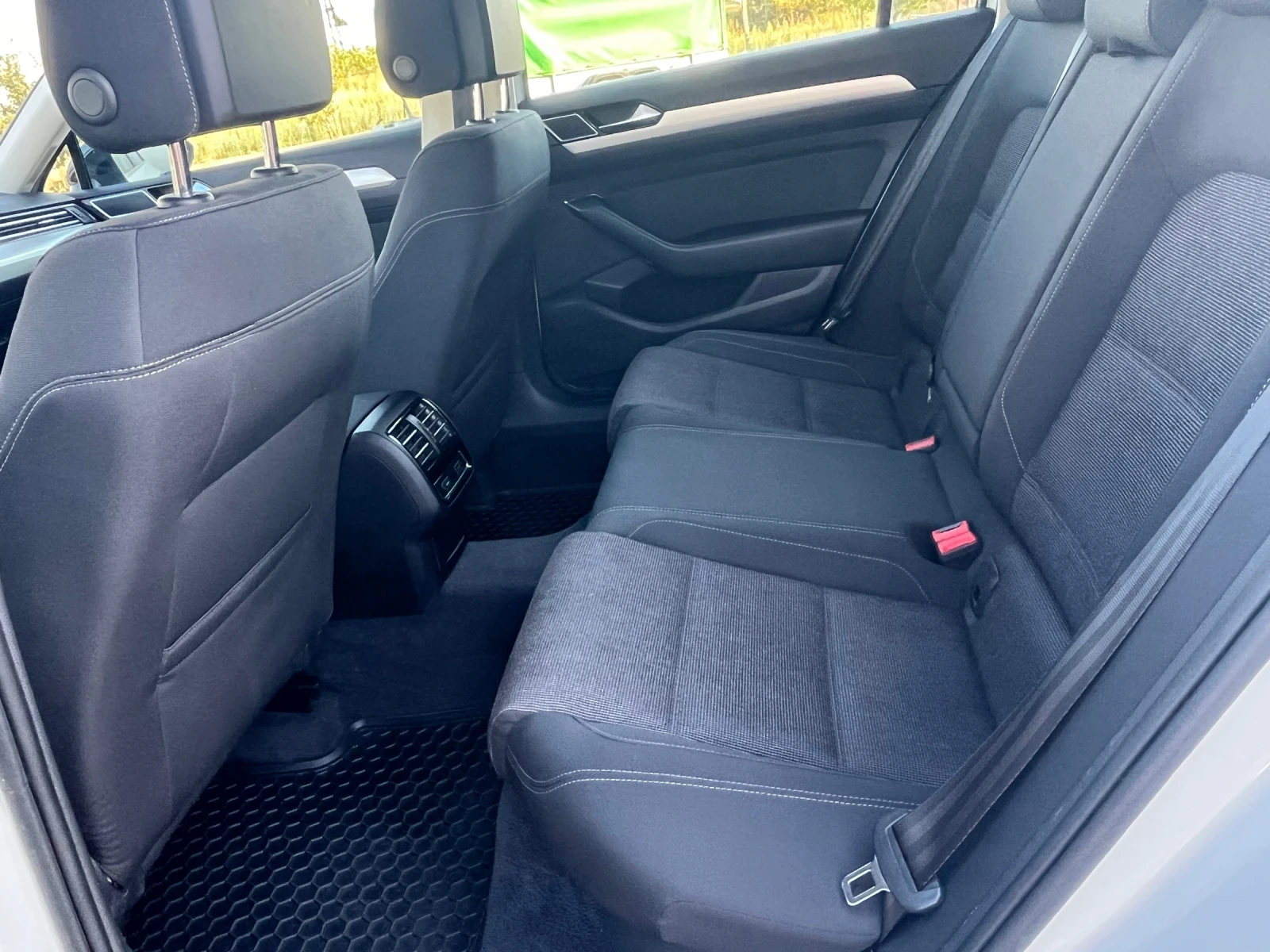 VW Passat 2.0TDI Business Keyless GO, снимка 15 - Автомобили и джипове - 55843698