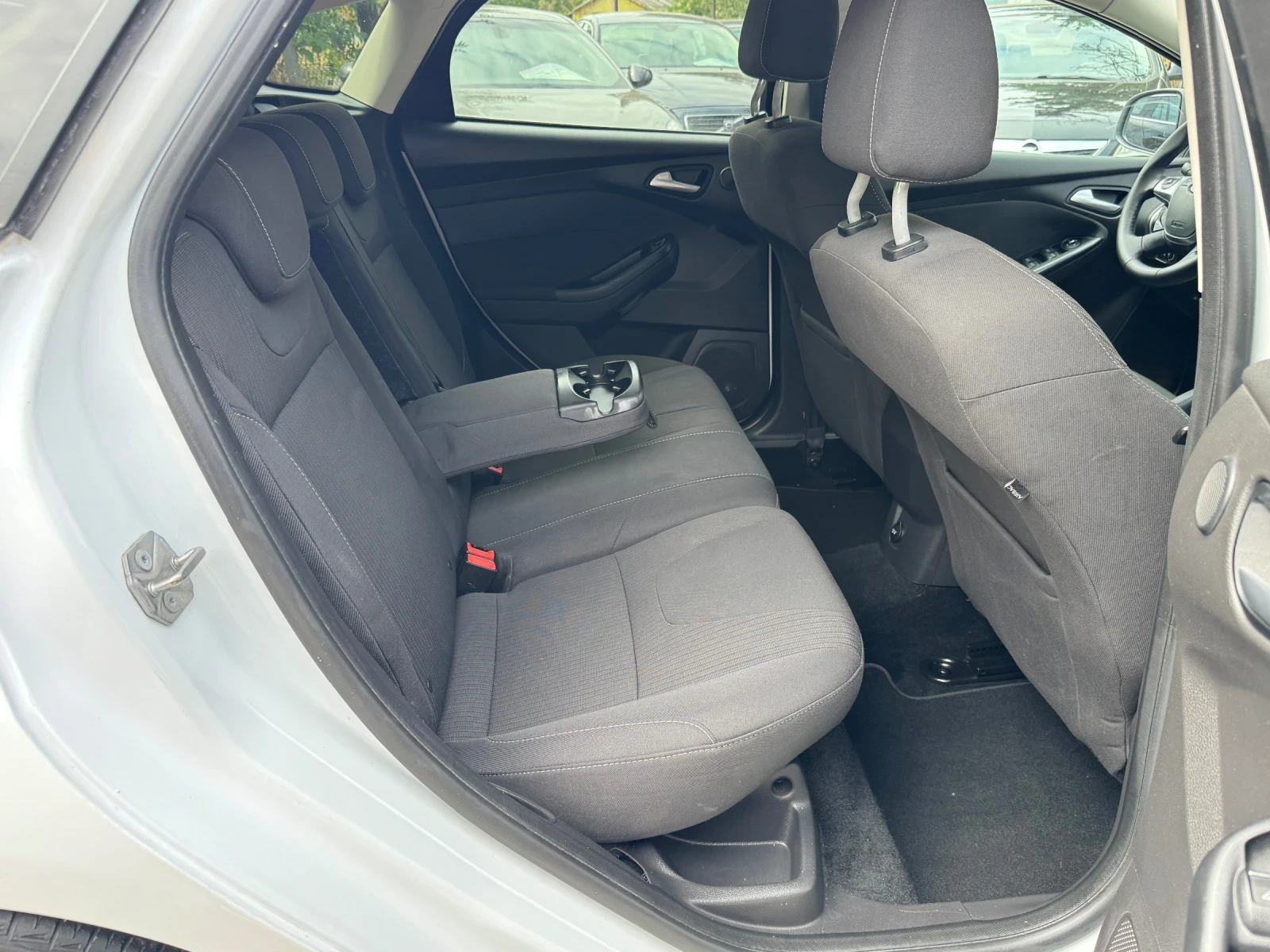 Ford Focus 1.6i ФАБРИЧНЕН ГАЗОВ ИНЖЕКЦИОН, снимка 15 - Автомобили и джипове - 56082422