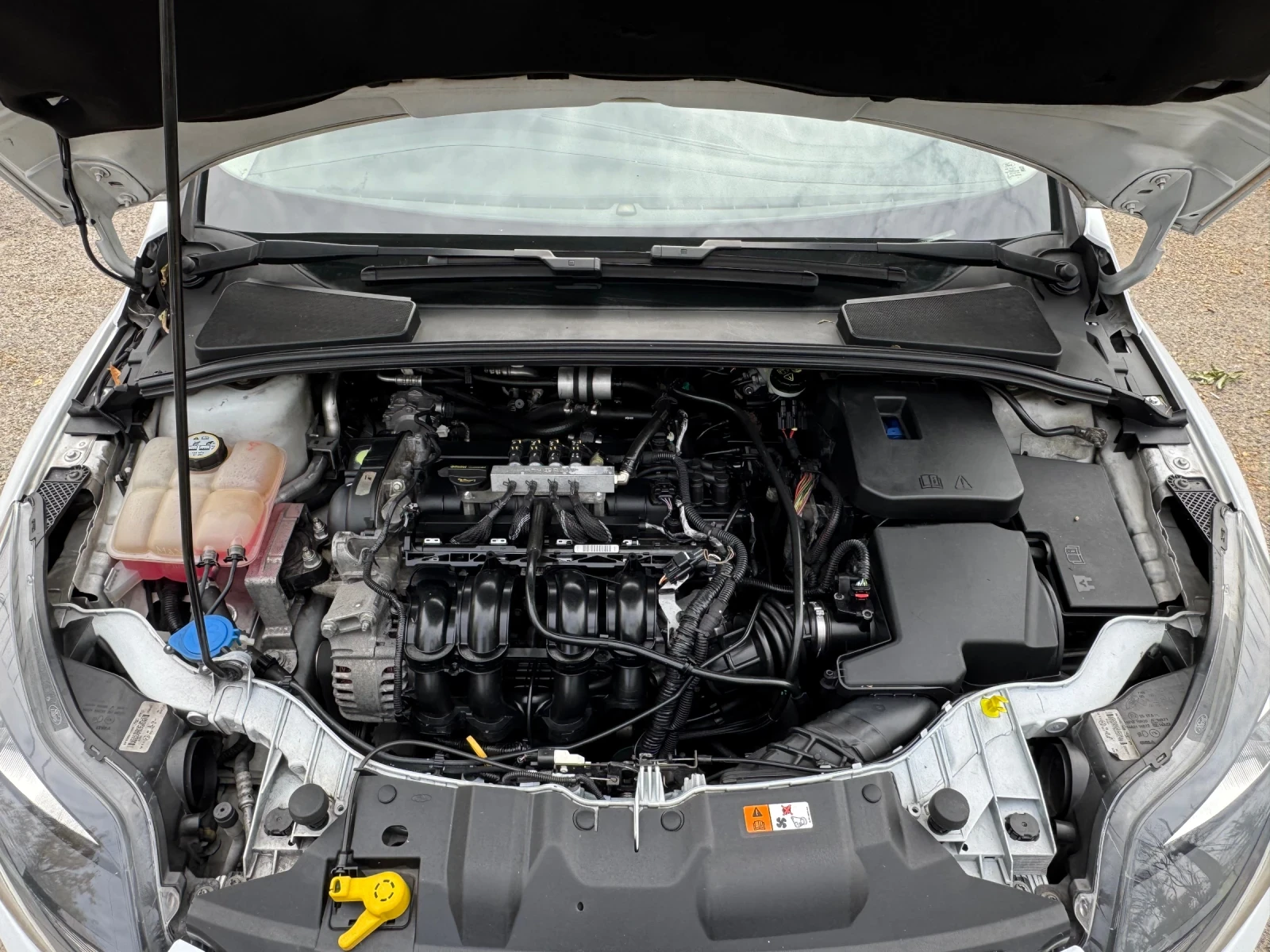 Ford Focus 1.6i ФАБРИЧНЕН ГАЗОВ ИНЖЕКЦИОН, снимка 17 - Автомобили и джипове - 56082422