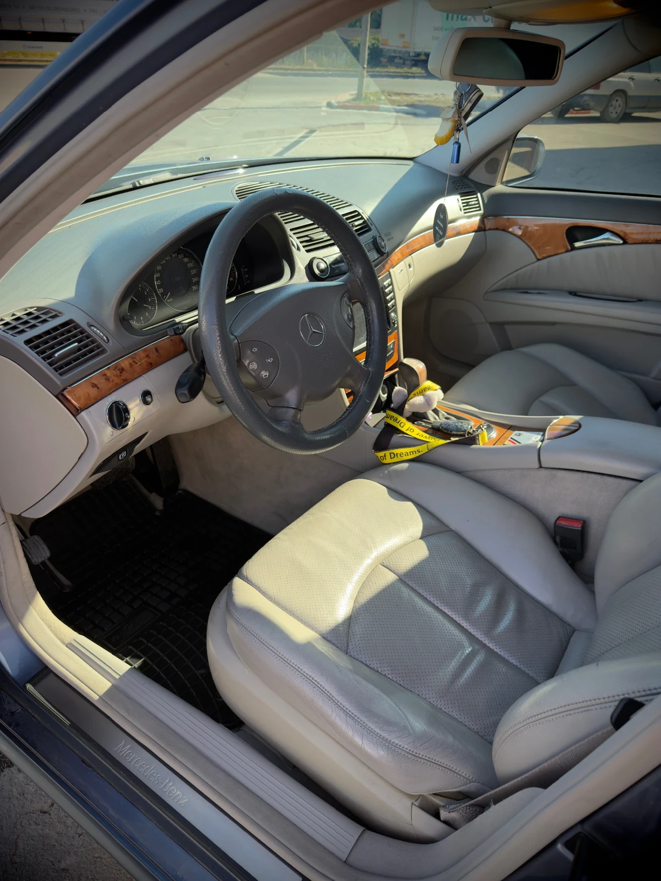 Mercedes-Benz E 320, снимка 7 - Автомобили и джипове - 56344025