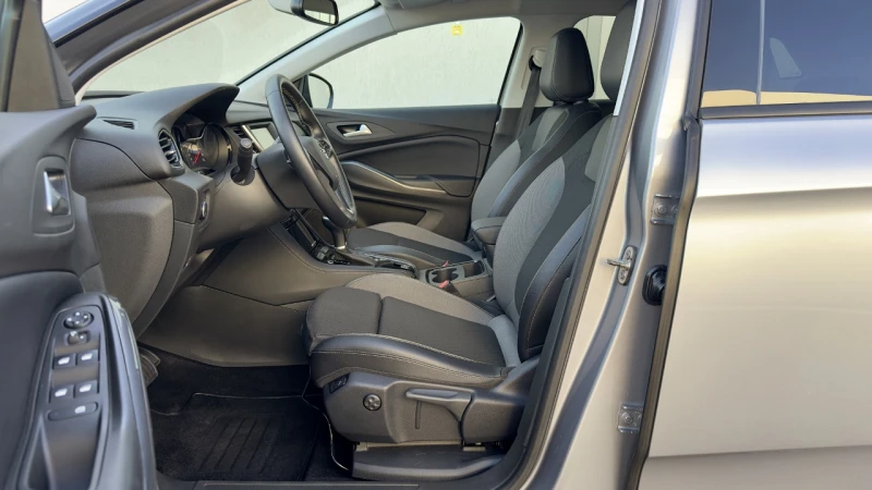 Opel Grandland X 130кс. Autom. 82хил.км.Lane assist Camera, снимка 5 - Автомобили и джипове - 52583453