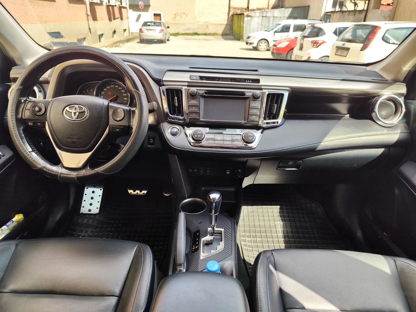 Toyota Rav4 LUXURY AWD - изображение 10