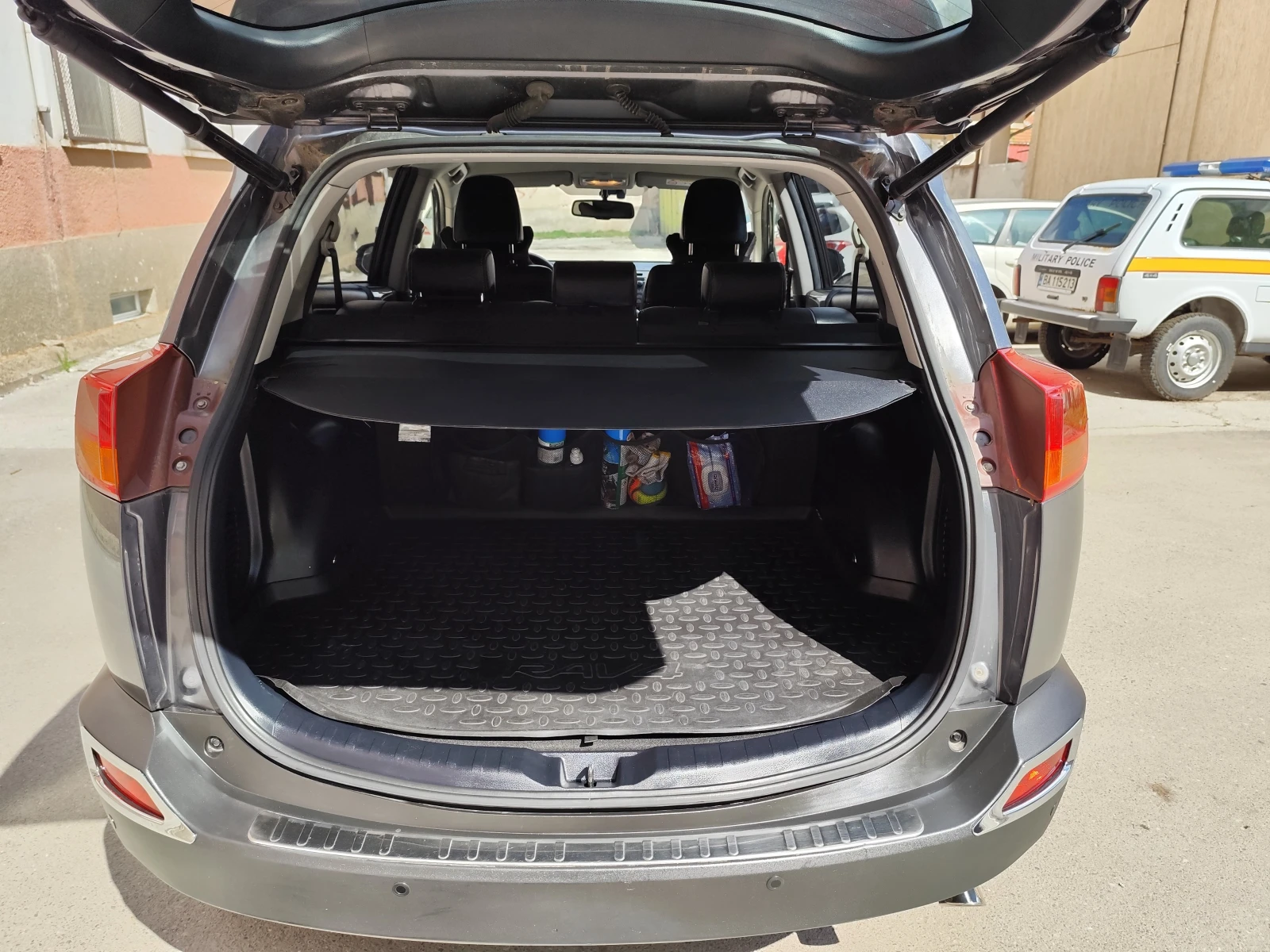 Toyota Rav4 LUXURY AWD - изображение 3