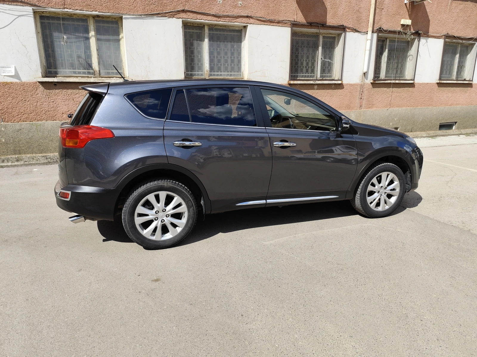 Toyota Rav4 LUXURY AWD - изображение 4