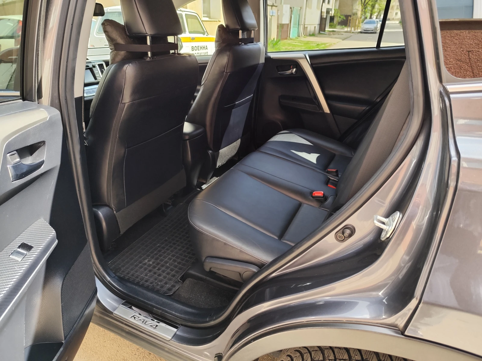 Toyota Rav4 LUXURY AWD - изображение 5