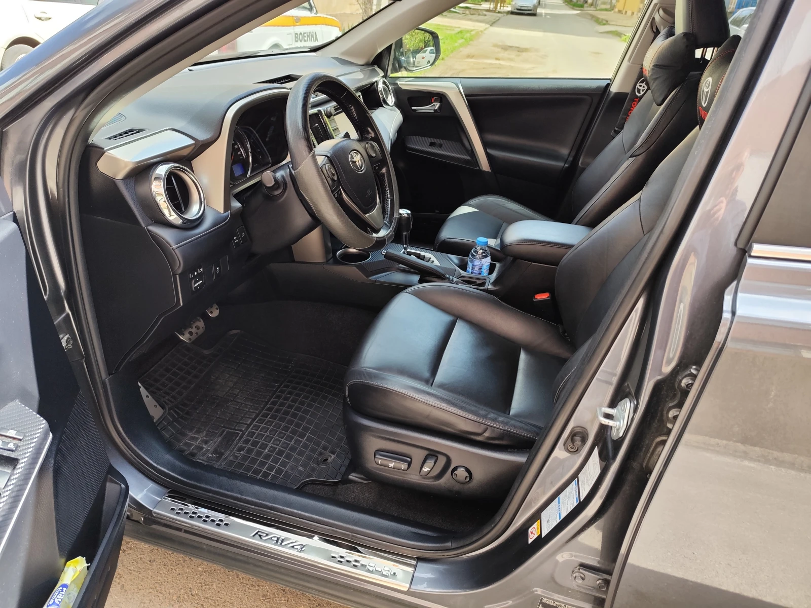 Toyota Rav4 LUXURY AWD - изображение 7