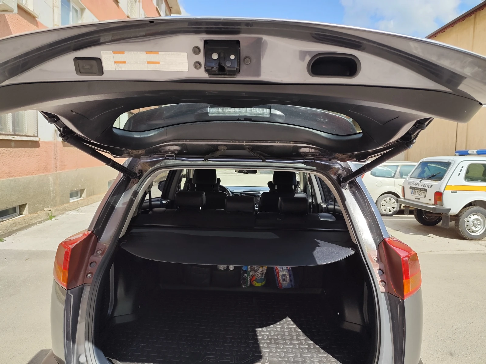 Toyota Rav4 LUXURY AWD - изображение 2