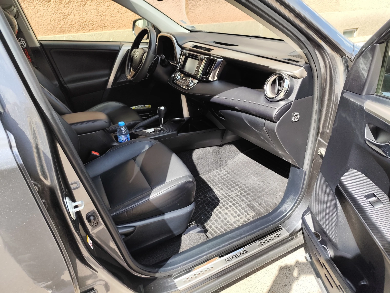 Toyota Rav4 LUXURY AWD - изображение 8
