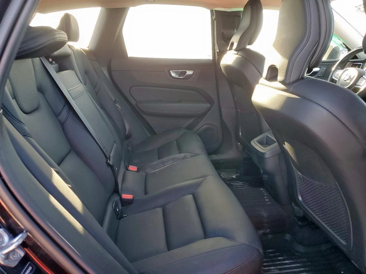 Volvo XC60 T5 MOMENTUM, снимка 8 - Автомобили и джипове - 53825675