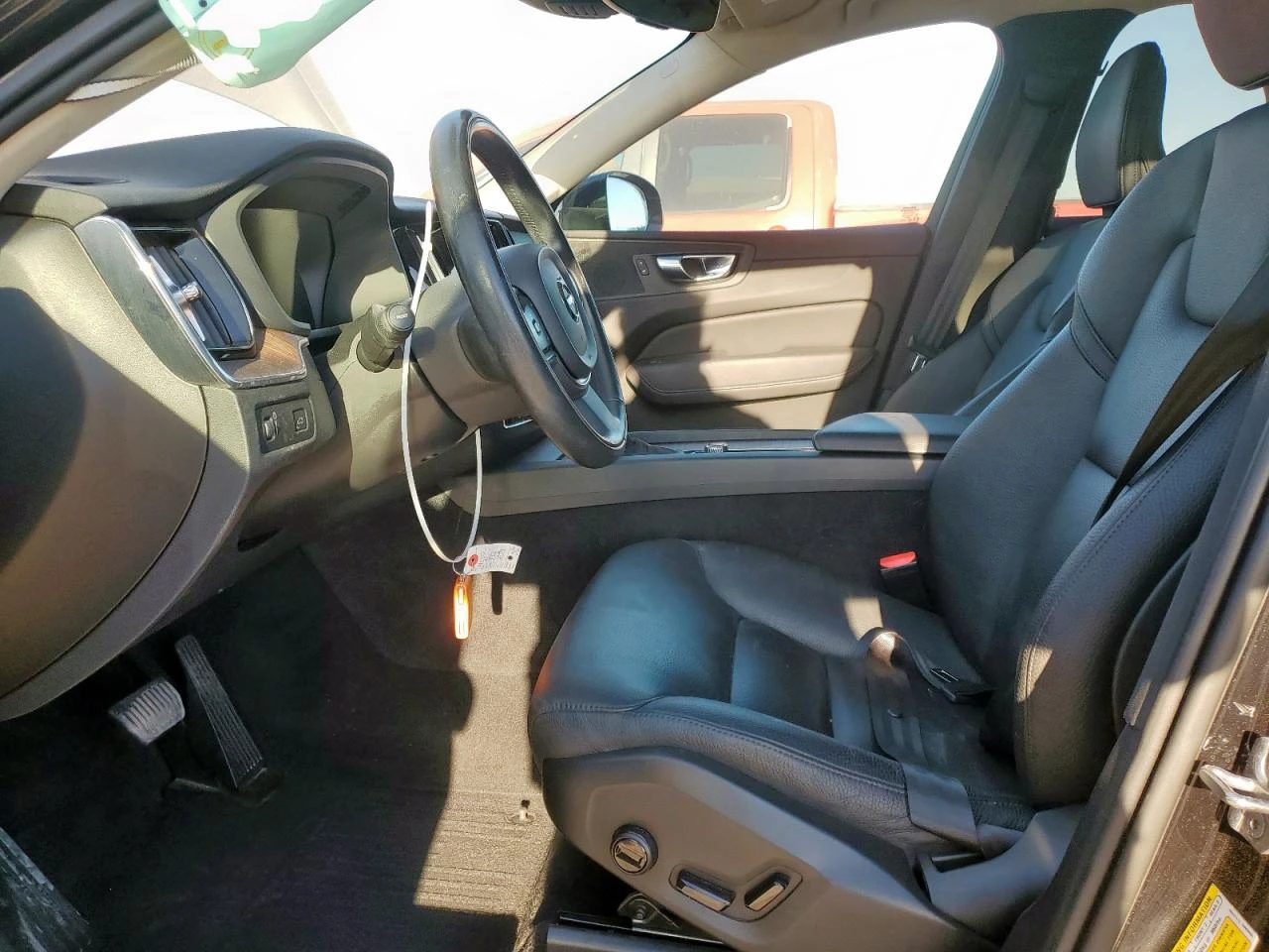 Volvo XC60 T5 MOMENTUM, снимка 7 - Автомобили и джипове - 53825675