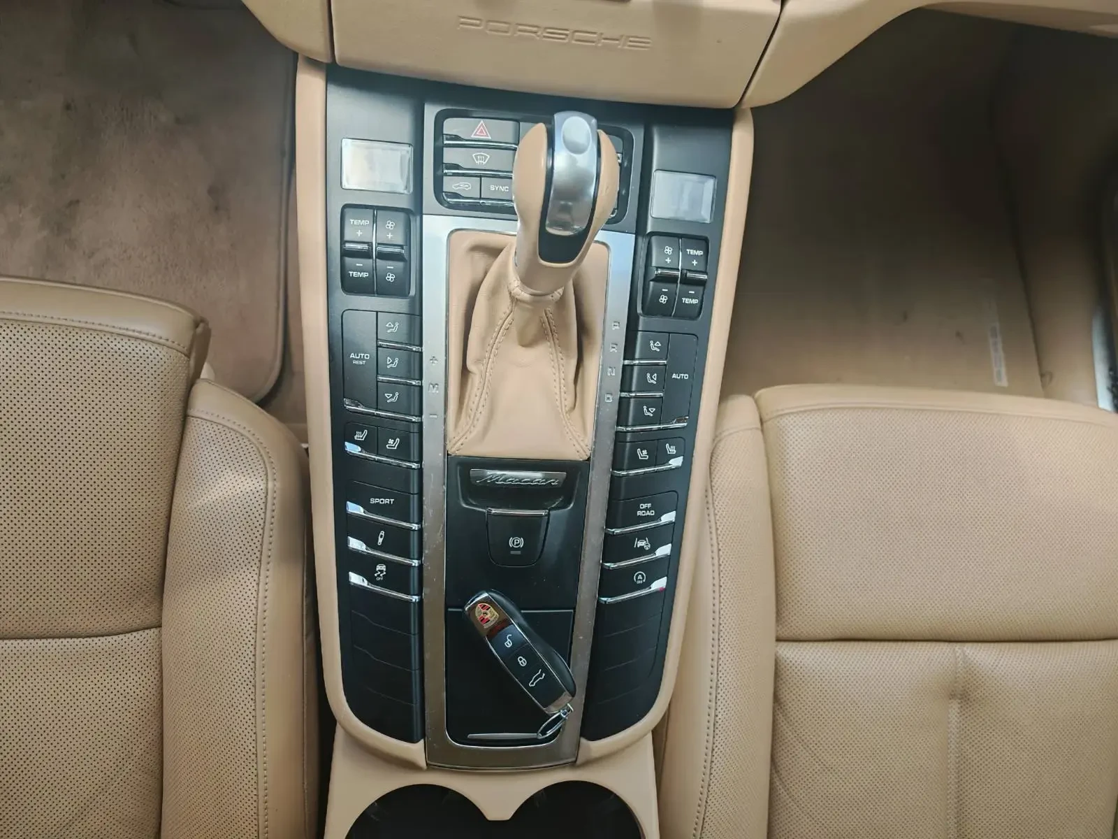 Porsche Macan Turbo - Burmester, Beige interior, снимка 6 - Автомобили и джипове - 54751294