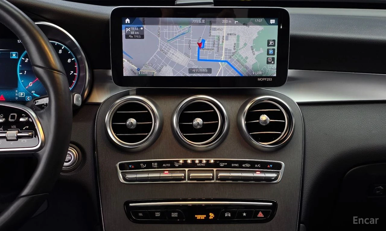 Mercedes-Benz GLC 300 AMG* LINE* COUPE* ХЕДЪП* LANE* ASSIST* ПОДГРЕВ* КА, снимка 8 - Автомобили и джипове - 55529681
