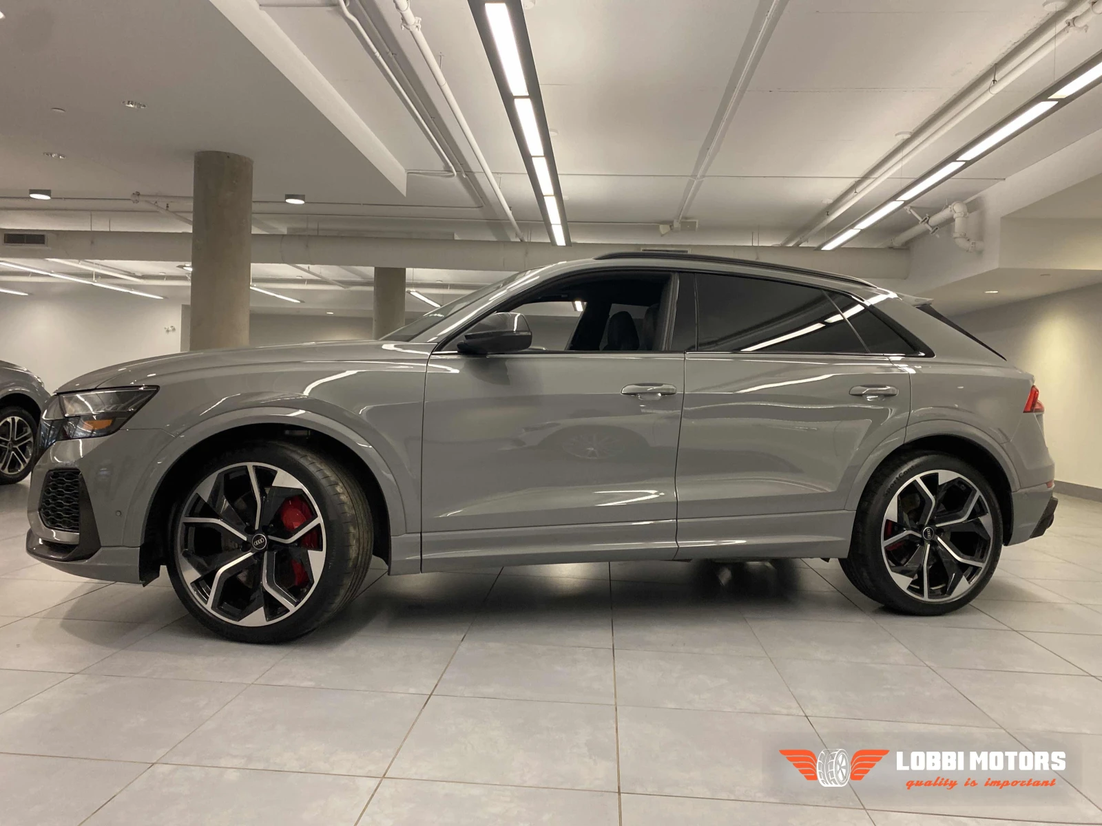 Audi RSQ8, снимка 2 - Автомобили и джипове - 56129344