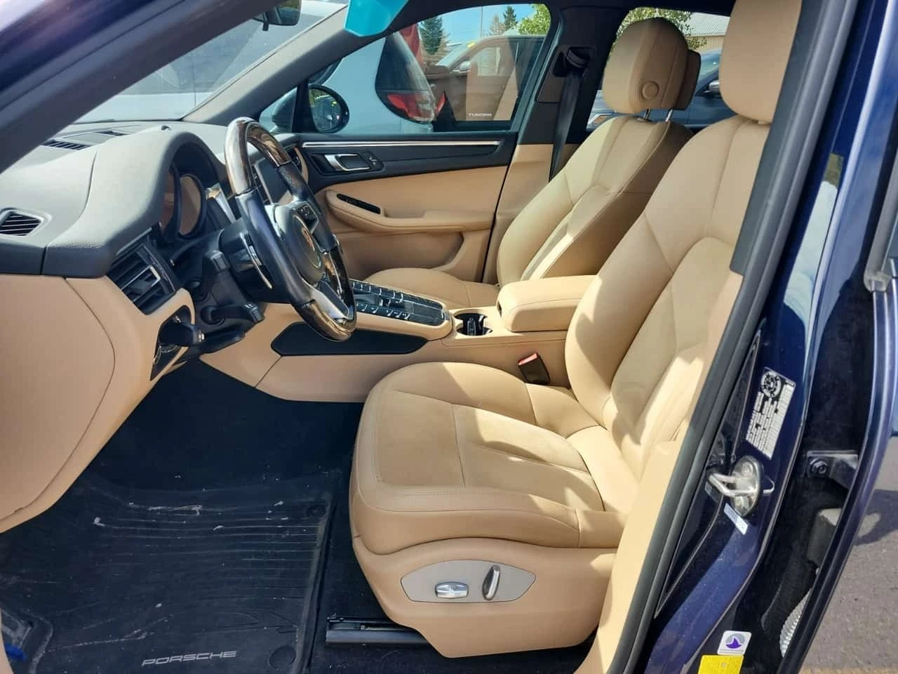 Porsche Macan  AWD / CARFAX / ЦЕНА ДО БЪЛГАРИЯ, снимка 8 - Автомобили и джипове - 56327656