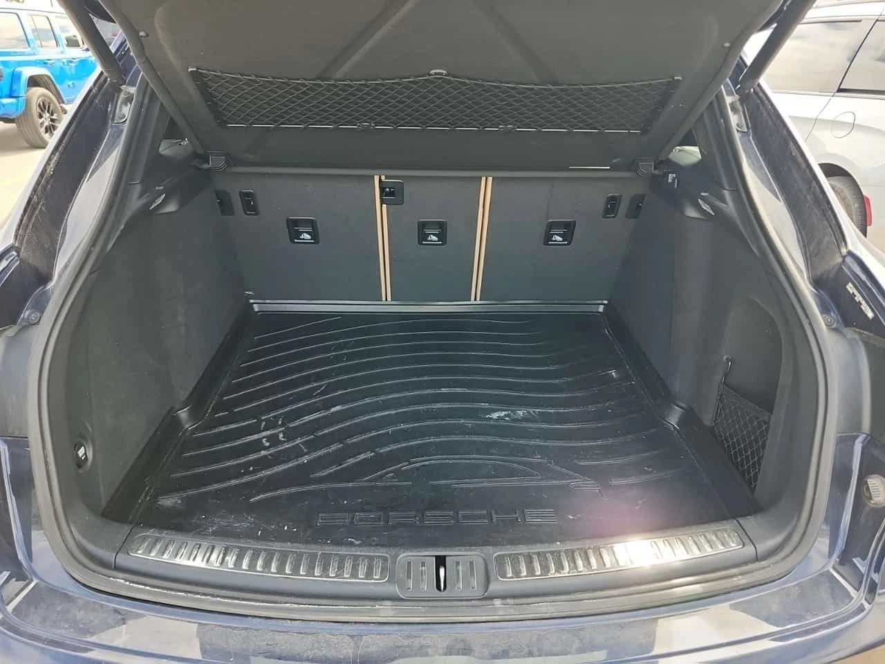 Porsche Macan  AWD / CARFAX / ЦЕНА ДО БЪЛГАРИЯ, снимка 13 - Автомобили и джипове - 56327656