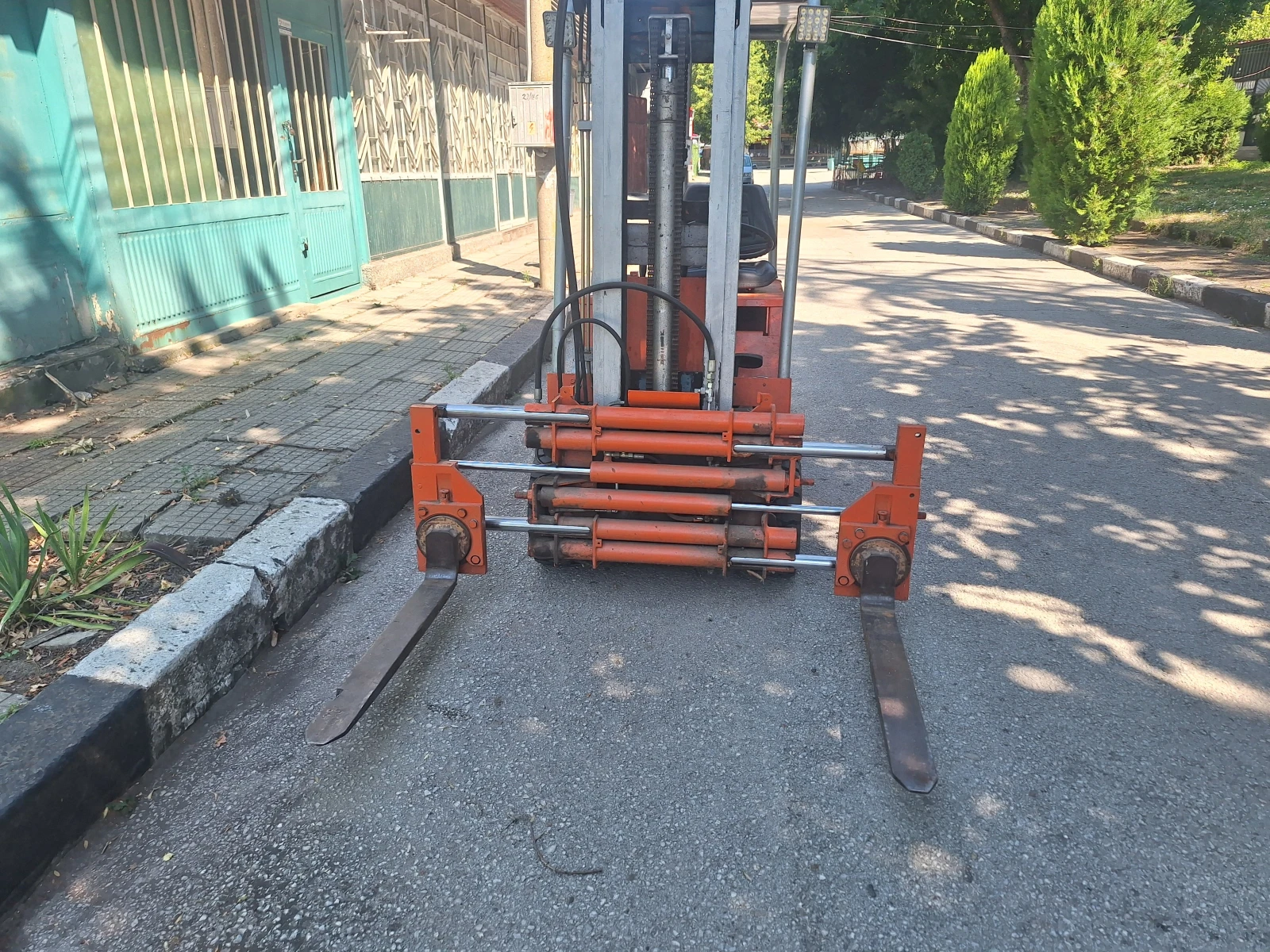 ������� Clark | Mobile.bg � ����������� 6