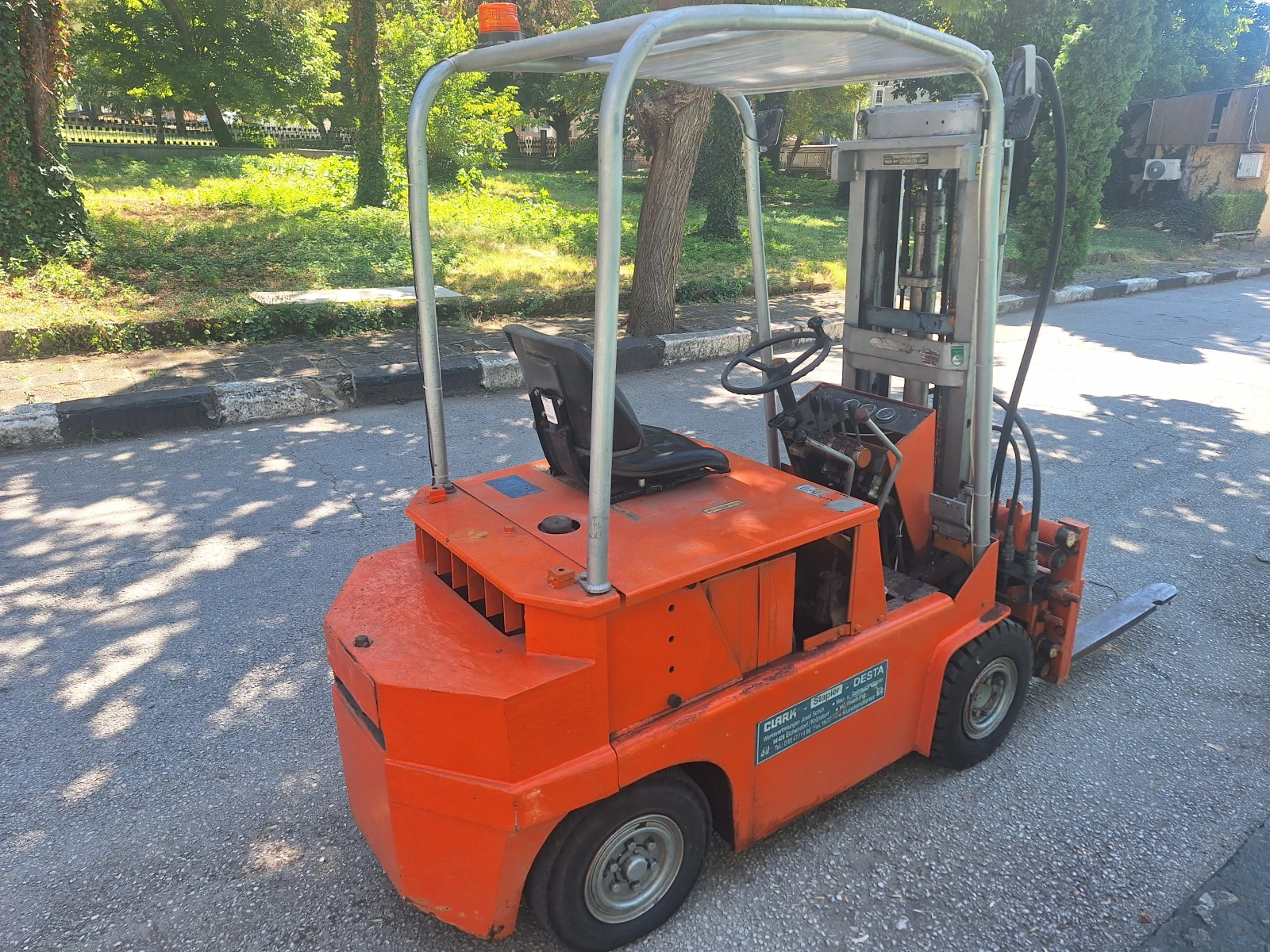 ������� Clark | Mobile.bg � ����������� 3