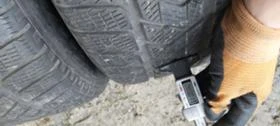Гуми Зимни 235/60R18, снимка 4