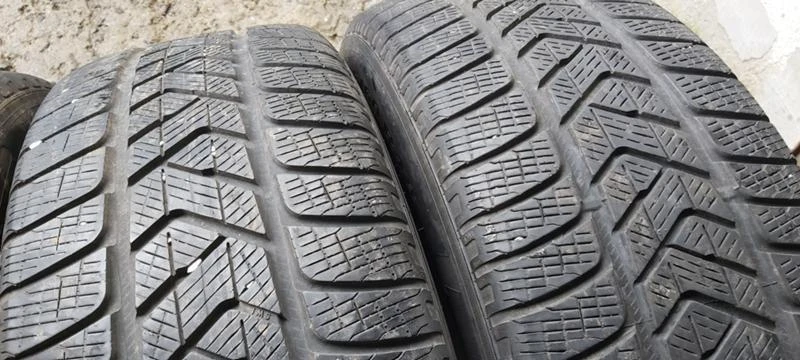 Гуми Зимни 235/60R18, снимка 3 - Гуми и джанти - 34706533