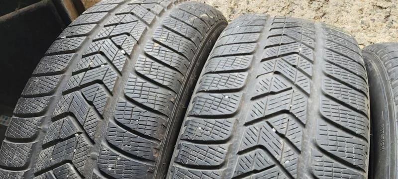 Гуми Зимни 235/60R18, снимка 2 - Гуми и джанти - 34706533