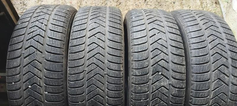 Гуми Зимни 235/60R18, снимка 1 - Гуми и джанти - 34706533