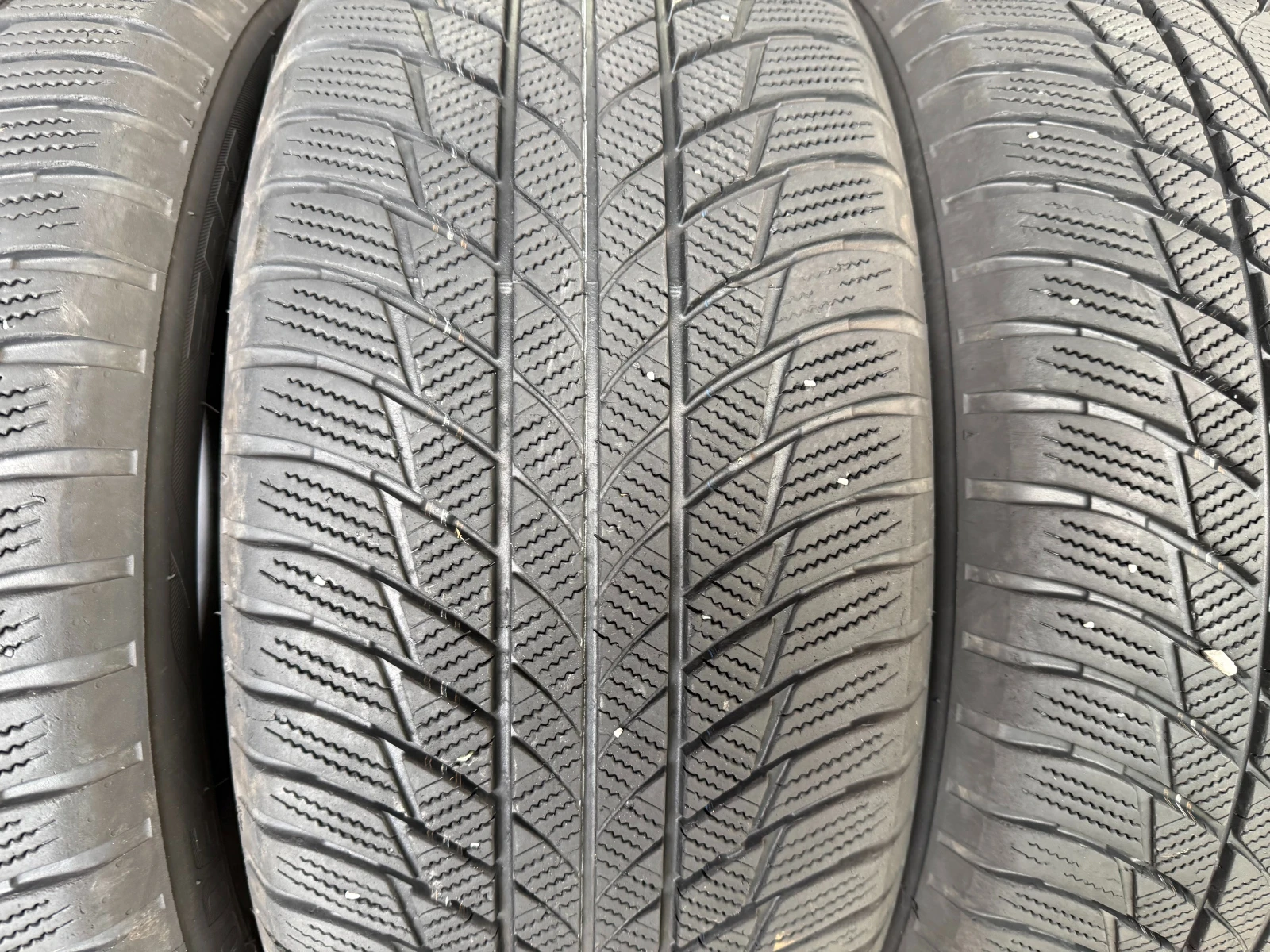 Гуми Зимни 245/50R19, снимка 5 - Гуми и джанти - 56041131