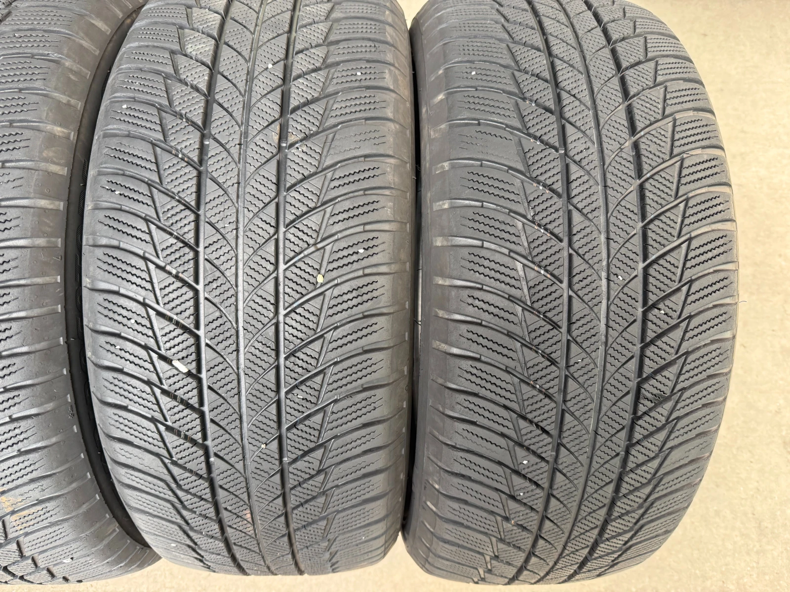 Гуми Зимни 245/50R19, снимка 3 - Гуми и джанти - 56041131