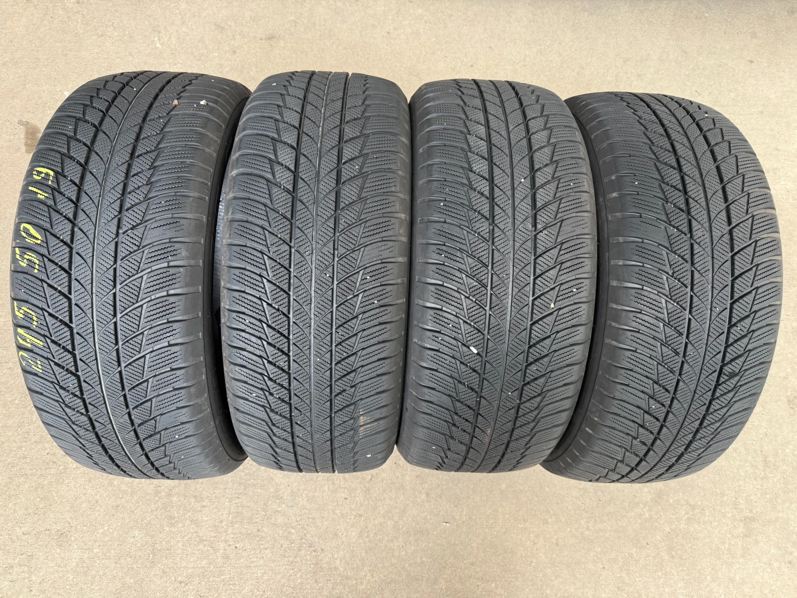 Гуми Зимни 245/50R19