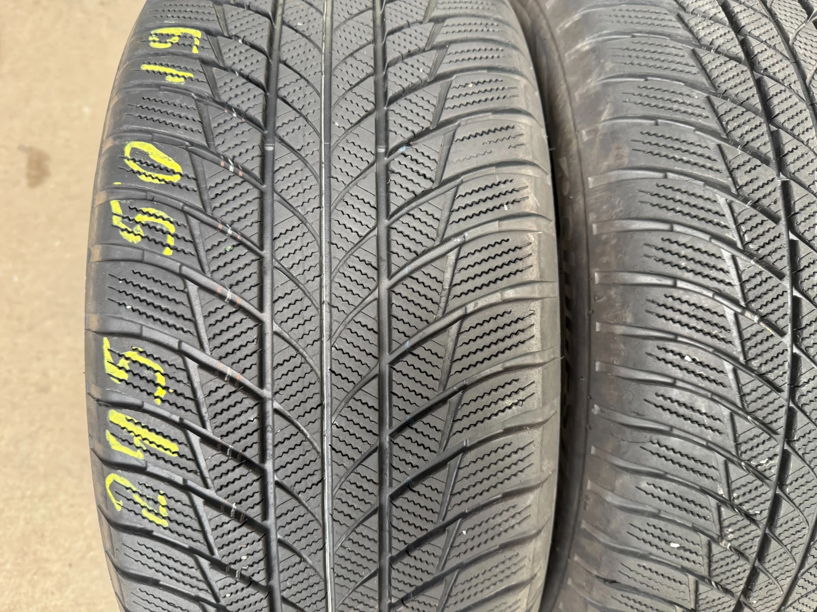 Гуми Зимни 245/50R19, снимка 4 - Гуми и джанти - 56041131