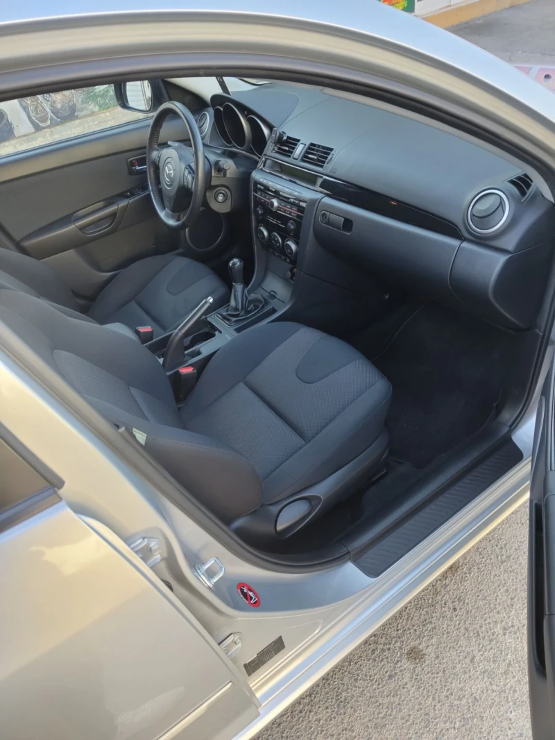 Mazda 3 2.0L Швейцария Газ Спорт, снимка 9 - Автомобили и джипове - 47315458