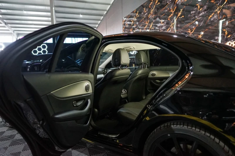 Mercedes-Benz E 220 D FULL AMG LINE FACELIFT BURMEISTER ЛИЗИНГ 100%, снимка 15 - Автомобили и джипове - 52730214