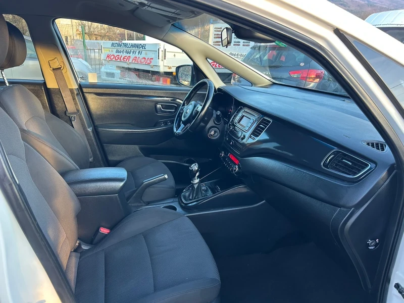 Kia Carens, снимка 10 - Автомобили и джипове - 52896208