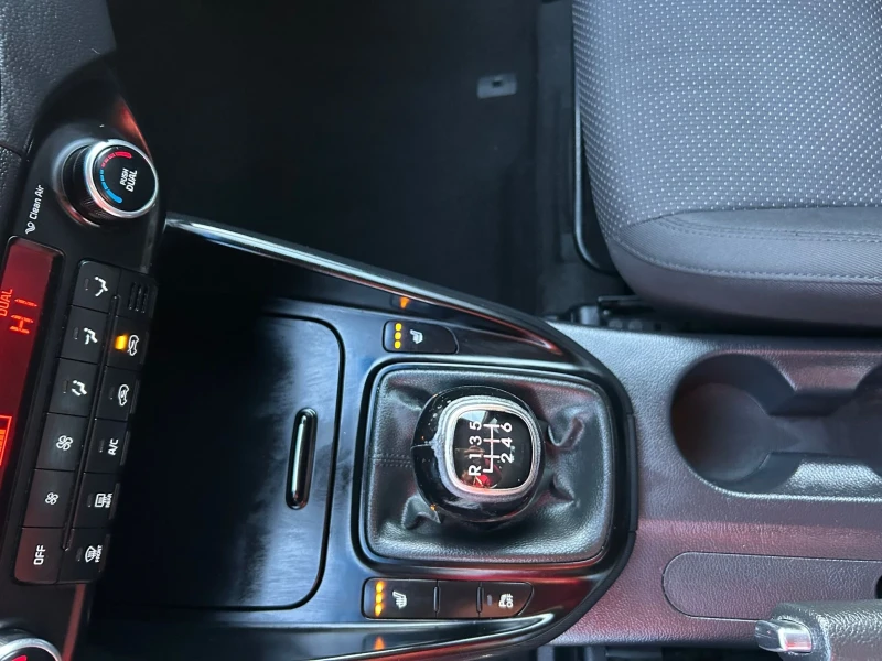 Kia Carens, снимка 12 - Автомобили и джипове - 52896208