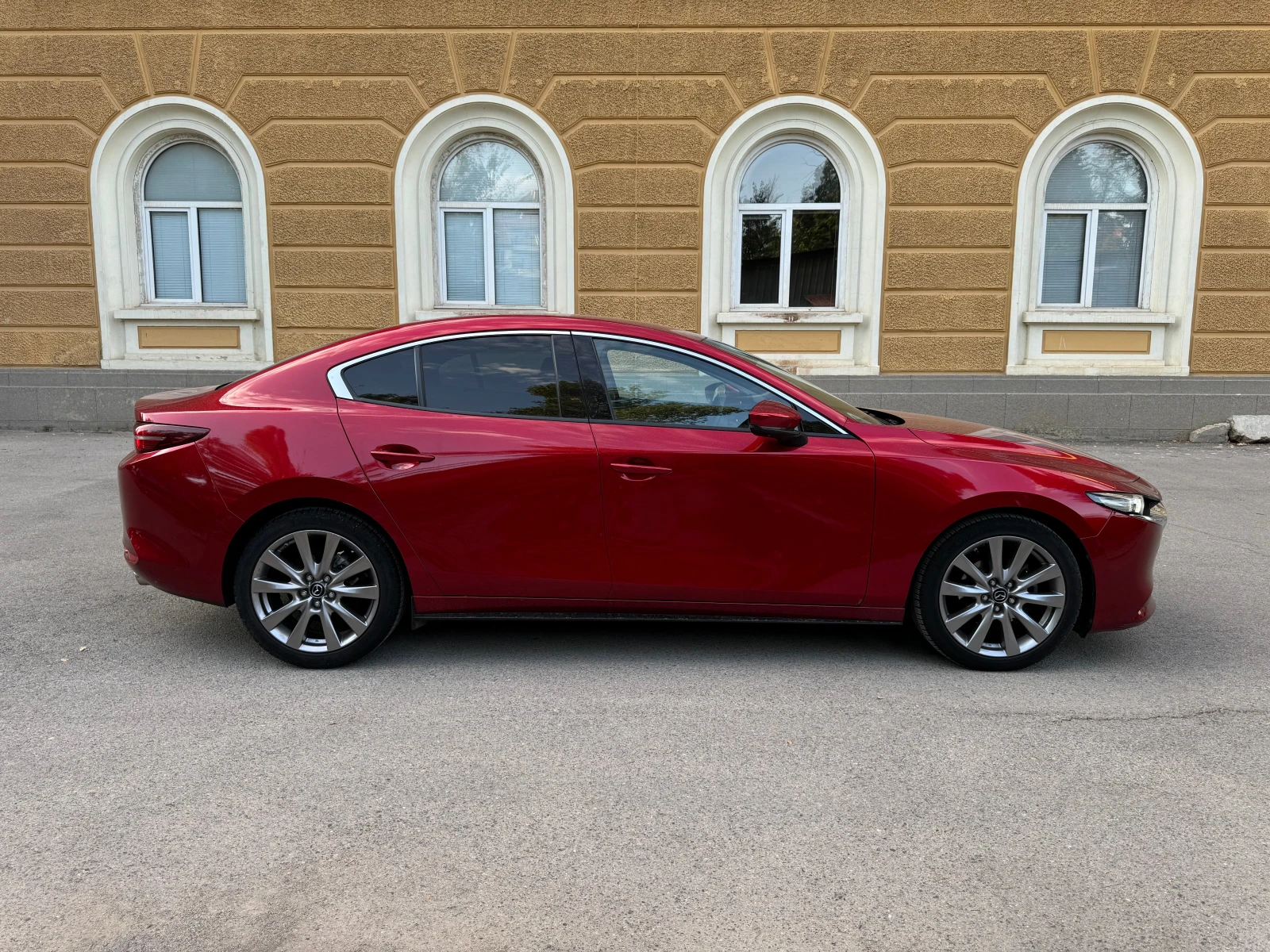 Mazda 3 SKYACTIVE G 2.0 Hybrid - изображение 2